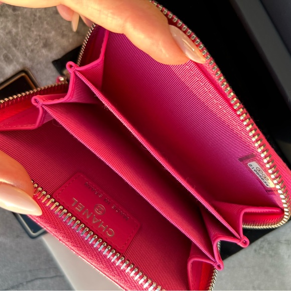 CHANEL Enamel CC Logo Quilted Coin Wallet Card Holder - Picture 11 of 13